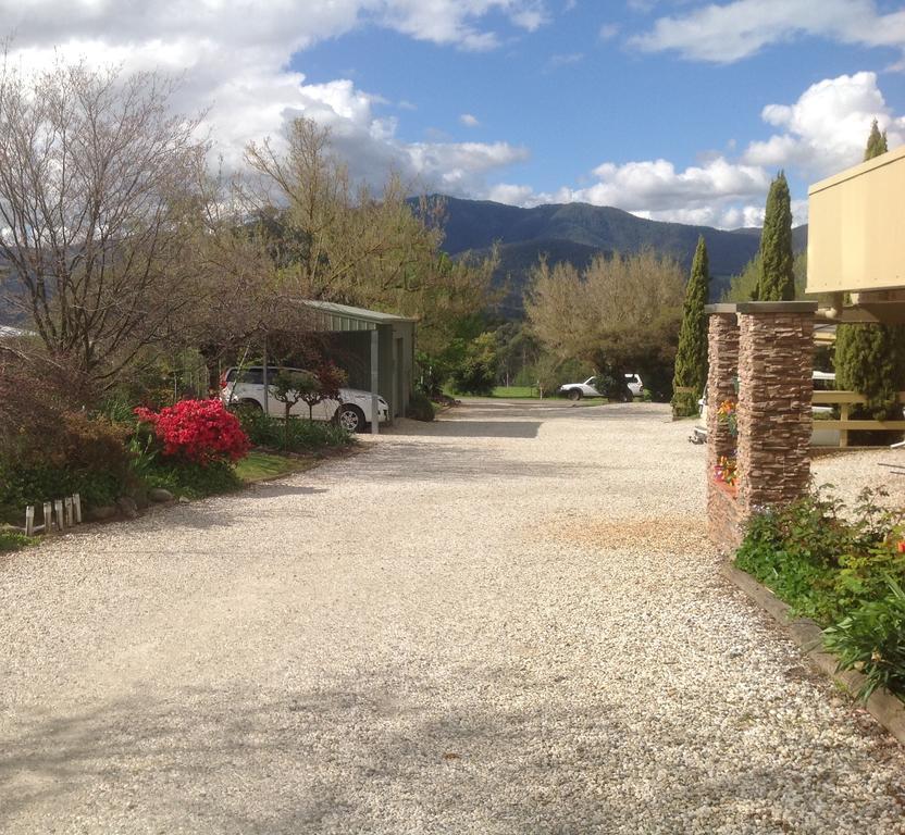 Bogong Moth Motel Mount Beauty Esterno foto