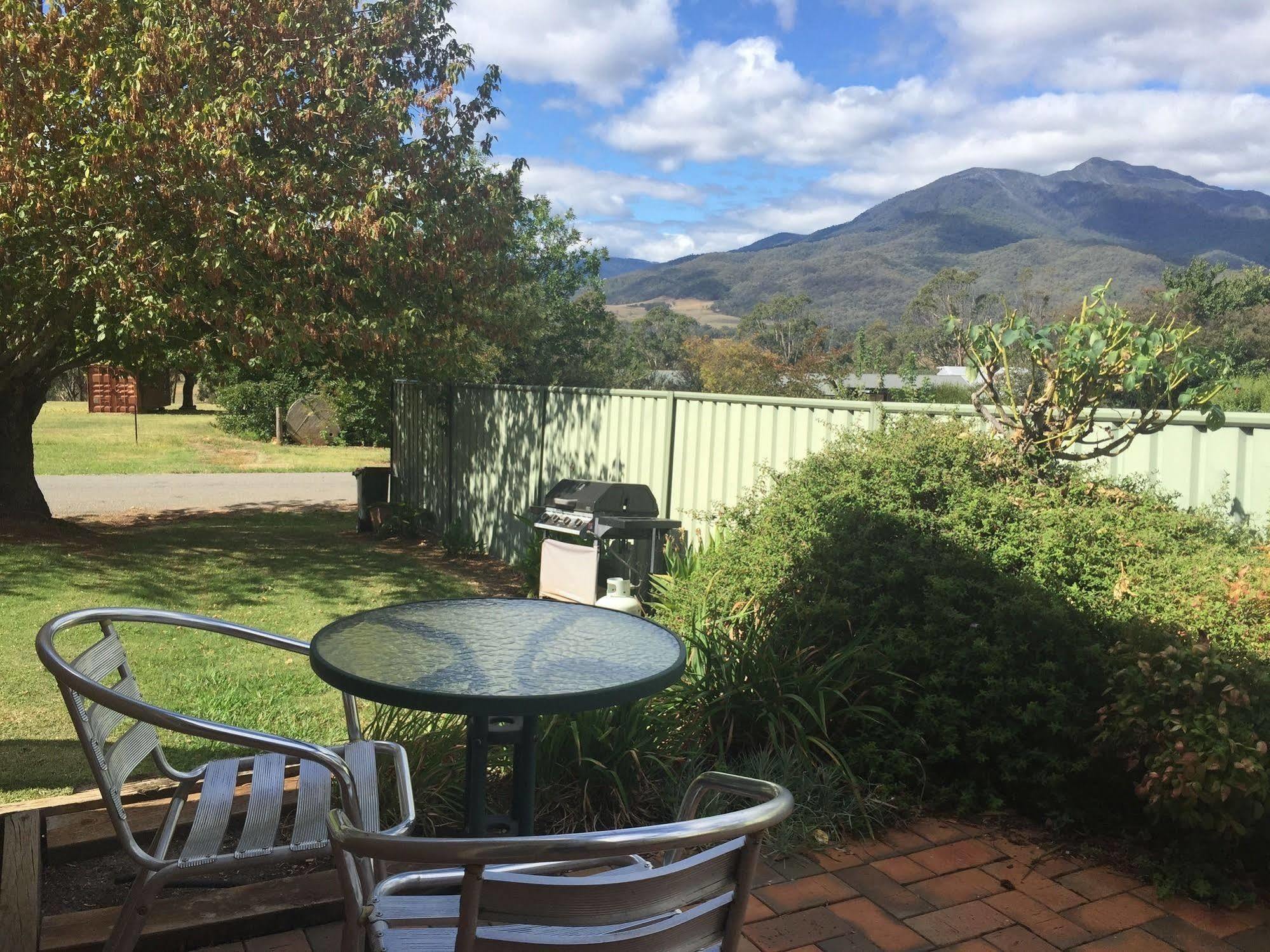 Bogong Moth Motel Mount Beauty Esterno foto