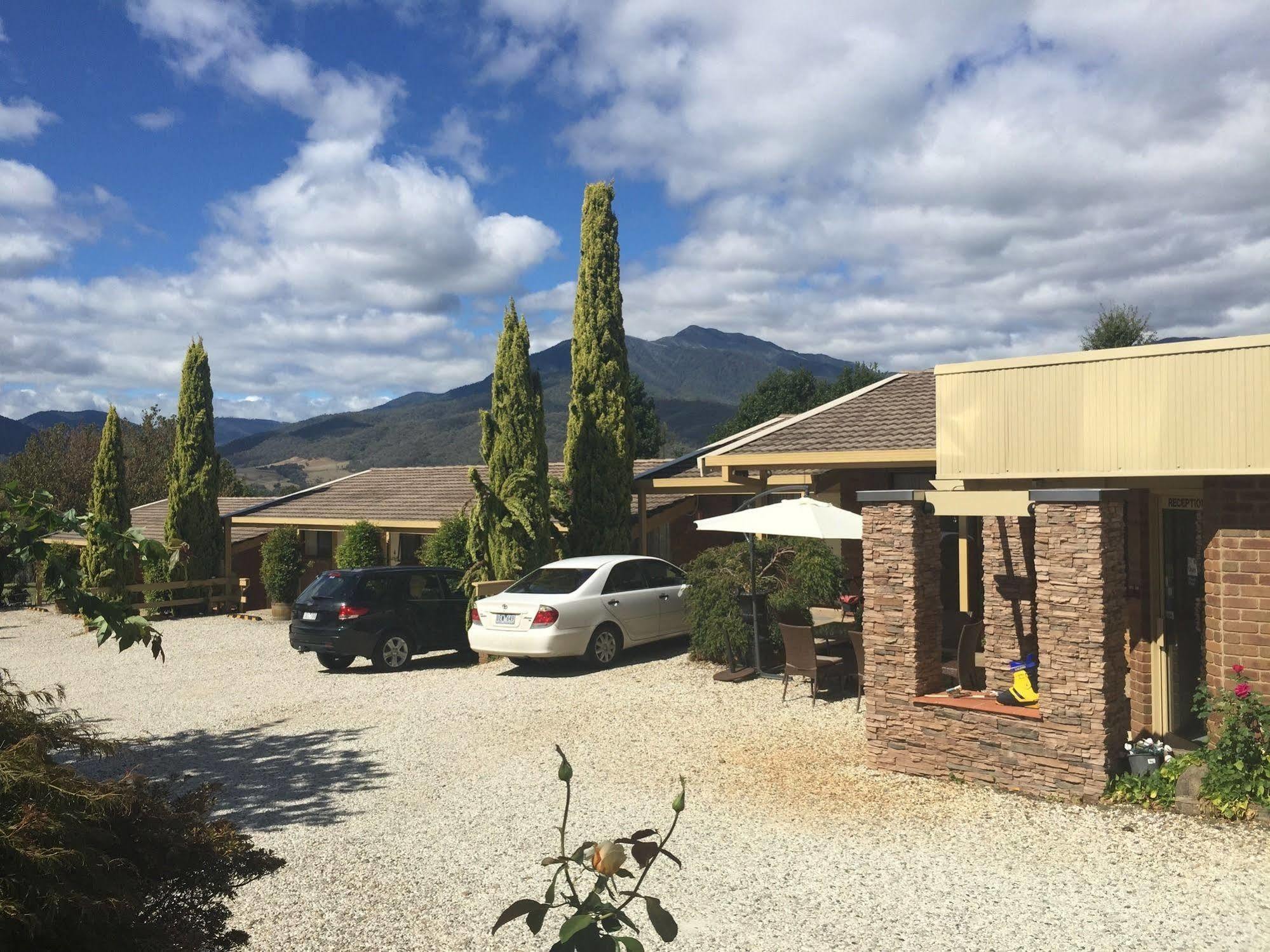 Bogong Moth Motel Mount Beauty Esterno foto